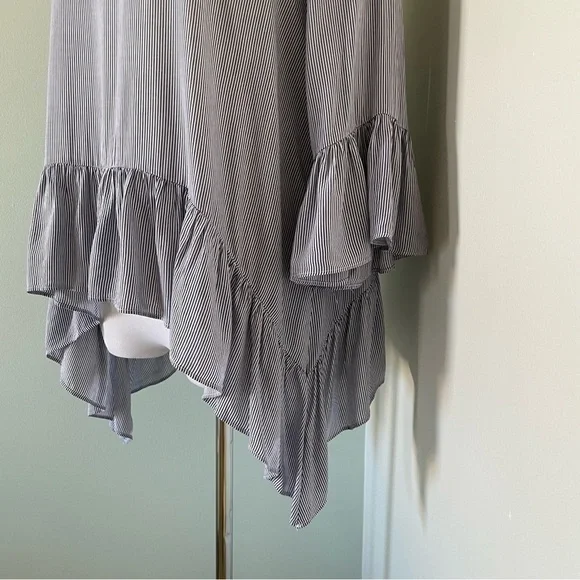 Simply Vera Wang Women’s Asymmetrical Blue Striped Blouse Size M - Picture 6 of 13